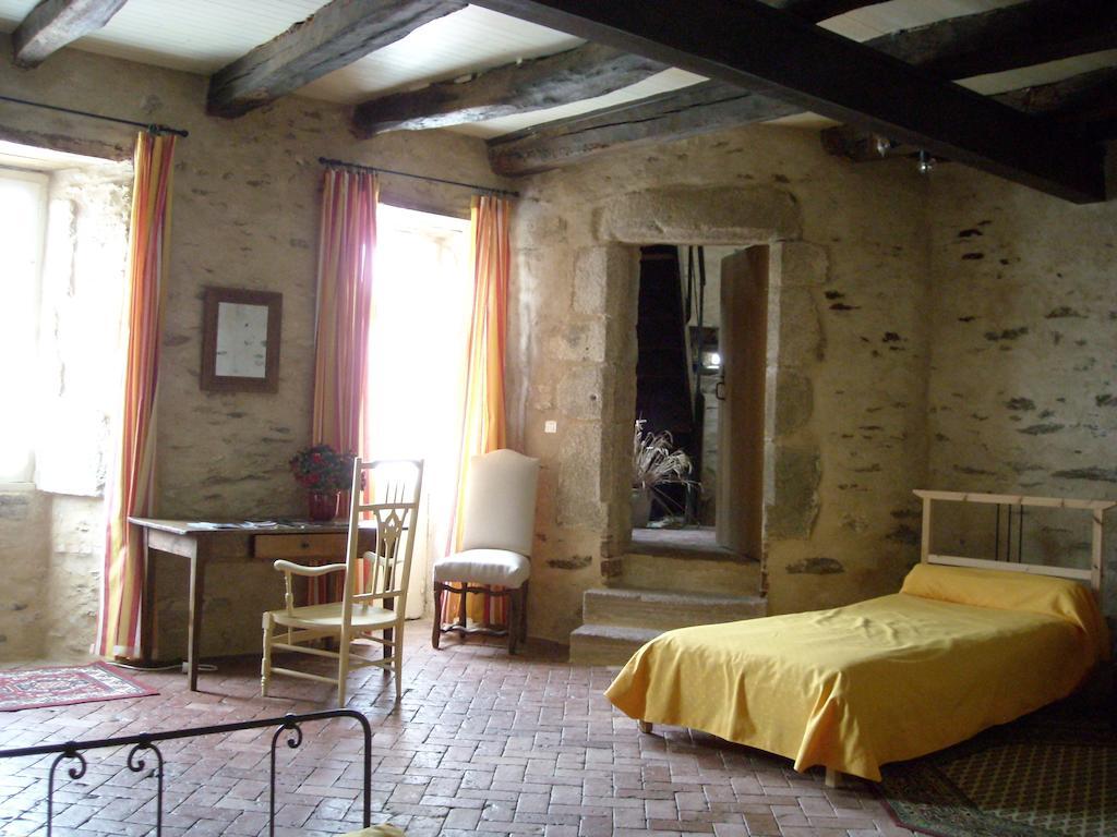 La Tour Des Laudes Bed and Breakfast Breuil-Barret Værelse billede